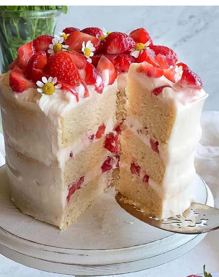 Vegan Vanilla Cake - Strawberry and Chantilly Cream